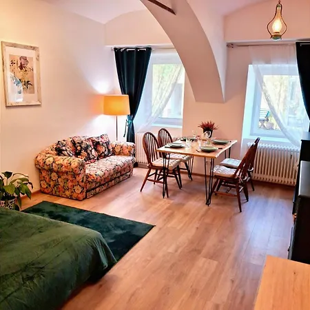 Romantic And Family Zemlinski Hotel